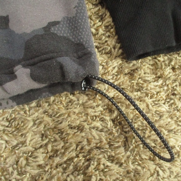 Champion Sweater Men's Medium Camo Black Gray Wolf Crewneck Pullover Sweatshirt - Picture 5 of 7